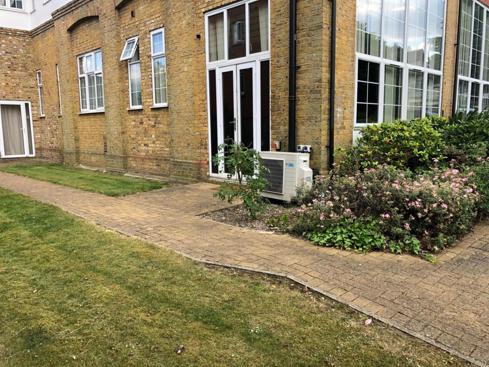 Spacious King Room With Private Entrance - Near Emirates And Camden And King'S Cross - 5 Min To Tube Finchley Exterior photo